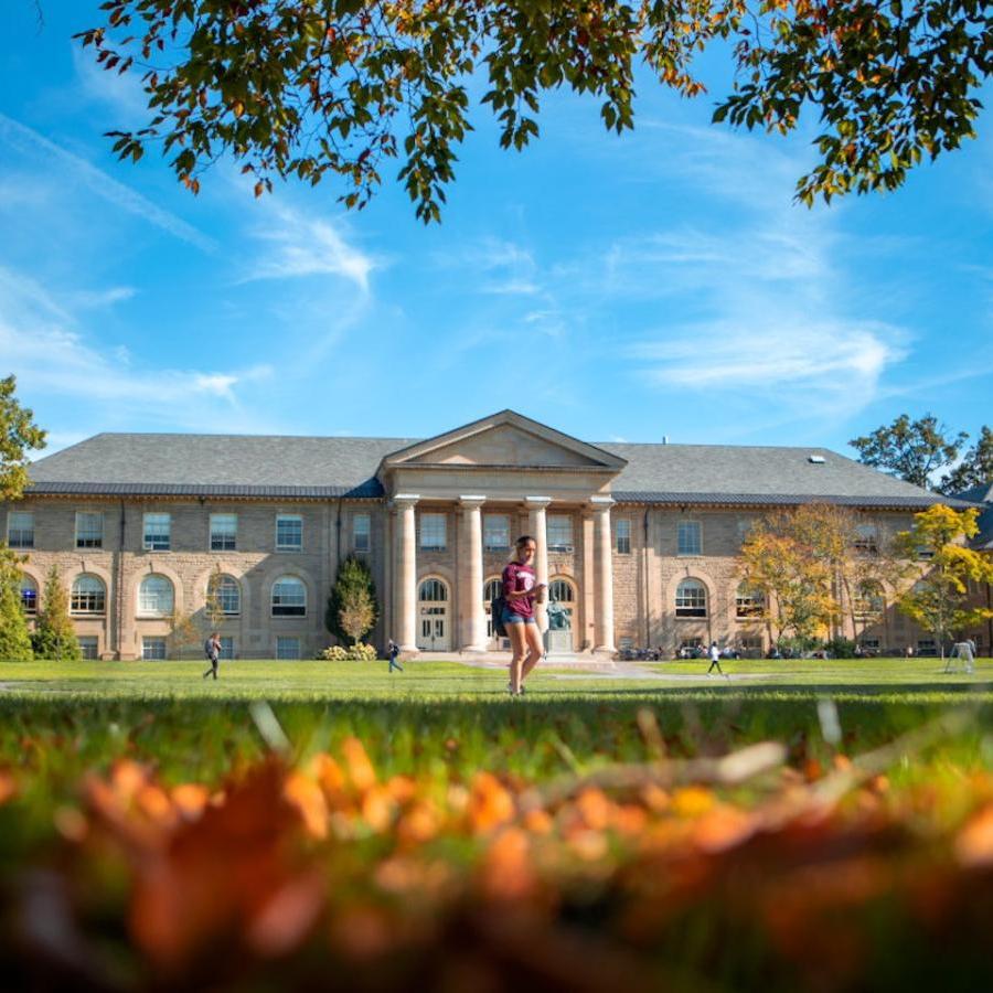 		Student on quad in the fall
	