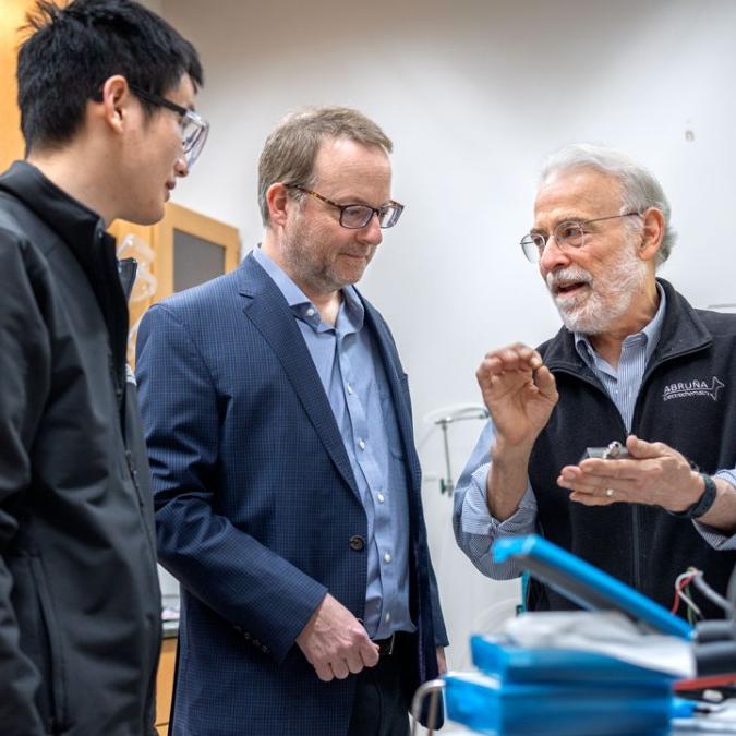 		Scientists talk in a lab
	