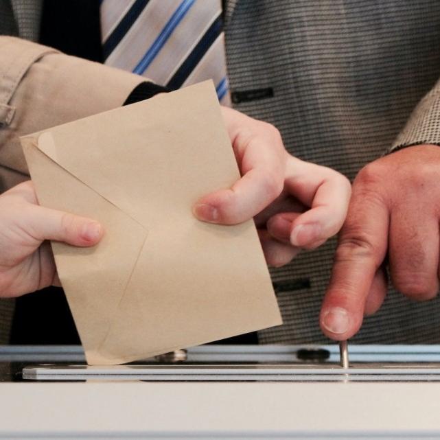 		Hands handling a ballot
	