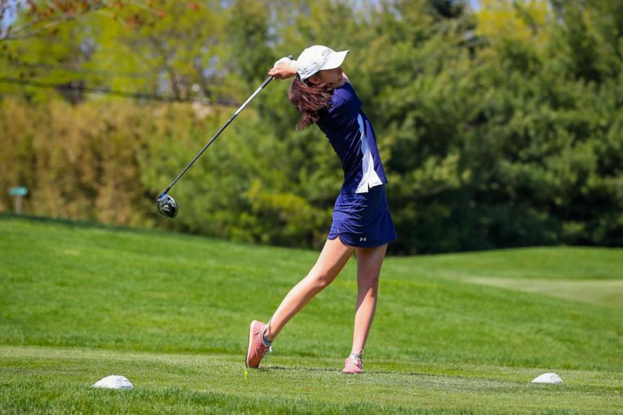 woman golfing