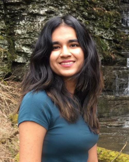 Imaan Rahim ’22 in a blue shirt against a gorge background. 