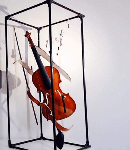  Violin in a three-dimensional frame